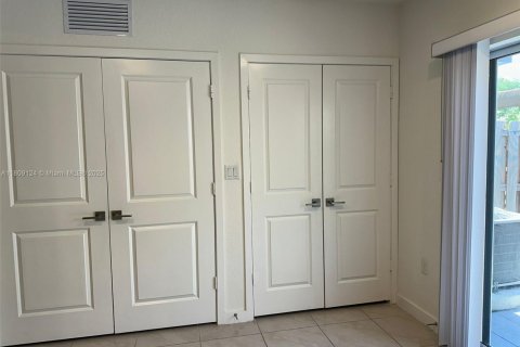 Townhouse in Florida City, Florida 2 bedrooms, 112.23 sq.m. № 1749934 - photo 24