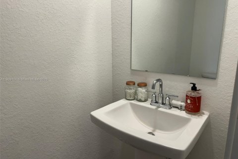 Townhouse in Florida City, Florida 2 bedrooms, 112.23 sq.m. № 1749934 - photo 23