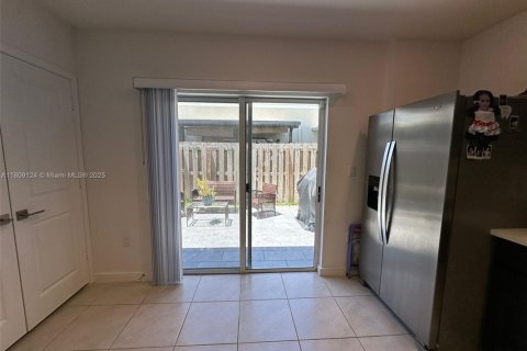 Townhouse in Florida City, Florida 2 bedrooms, 112.23 sq.m. № 1749934 - photo 27