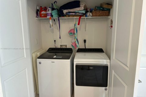 Townhouse in Florida City, Florida 2 bedrooms, 112.23 sq.m. № 1749934 - photo 26
