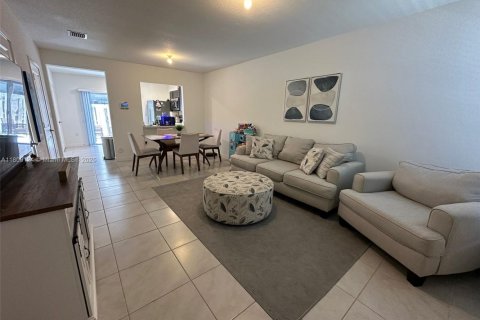 Townhouse in Florida City, Florida 2 bedrooms, 112.23 sq.m. № 1749934 - photo 10