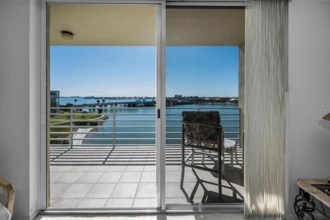 Condo in South Pasadena, Florida, 2 bedrooms  № 1657787 - photo 23