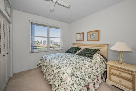 Condo in South Pasadena, Florida, 2 bedrooms  № 1657787 - photo 13