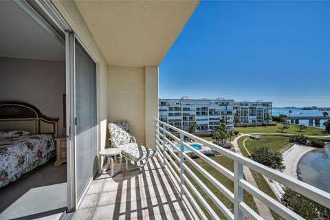 Condo in South Pasadena, Florida, 2 bedrooms  № 1657787 - photo 26