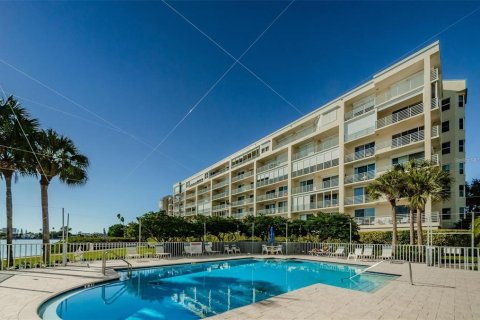 Condo in South Pasadena, Florida, 2 bedrooms  № 1657787 - photo 19