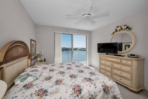 Condo in South Pasadena, Florida, 2 bedrooms  № 1657787 - photo 9