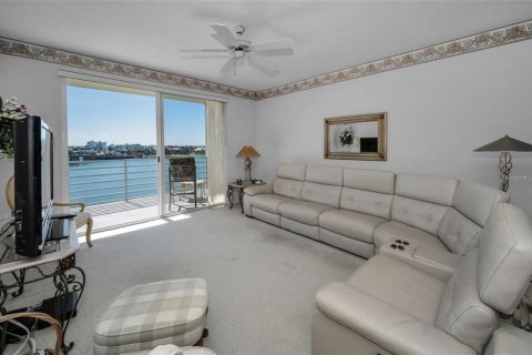 Condo in South Pasadena, Florida, 2 bedrooms  № 1657787 - photo 22