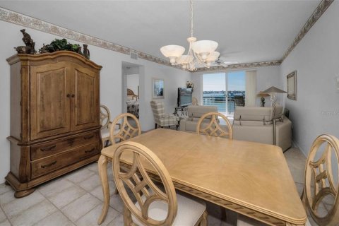 Condo in South Pasadena, Florida, 2 bedrooms  № 1657787 - photo 30