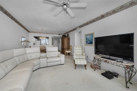 Condo in South Pasadena, Florida, 2 bedrooms  № 1657787 - photo 25