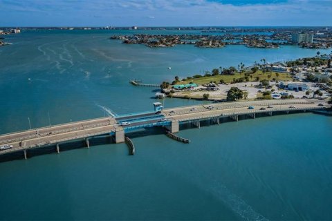 Condo in South Pasadena, Florida, 2 bedrooms  № 1657787 - photo 17