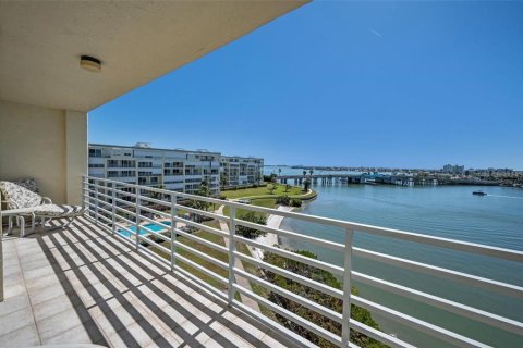 Condo in South Pasadena, Florida, 2 bedrooms  № 1657787 - photo 21