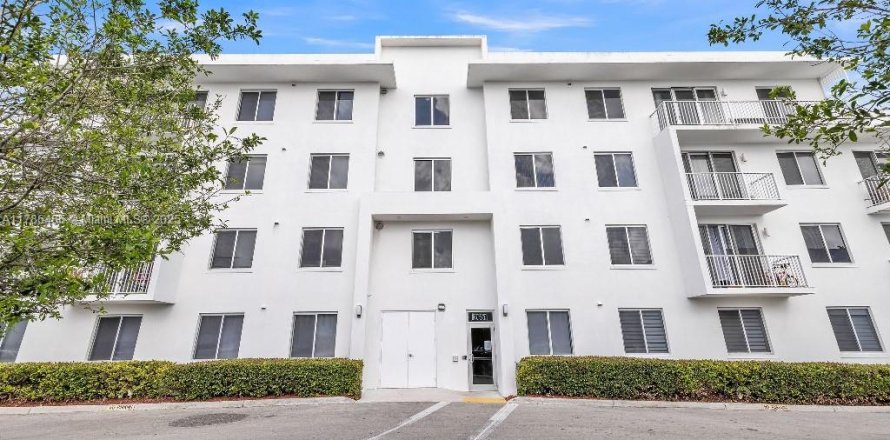 Condominio en Miami, Florida, 2 dormitorios  № 1704449