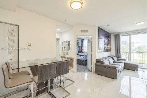 Condominio en venta en Miami, Florida, 2 dormitorios, 91.97 m2 № 1704449 - foto 10