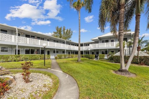 Condo in Hallandale Beach, Florida, 1 bedroom  № 2054507
