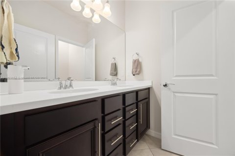 Townhouse in Hollywood, Florida 3 bedrooms, 164.34 sq.m. № 1956715 - photo 9