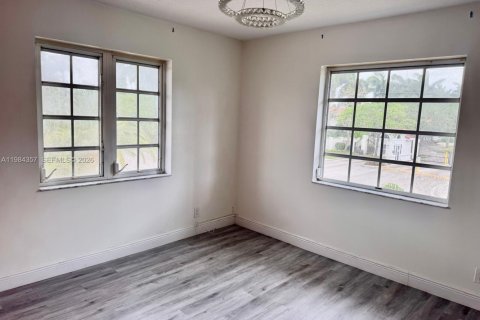 Villa ou maison à louer à Hollywood, Floride: 5 chambres, 293.2 m2 № 2045644 - photo 12