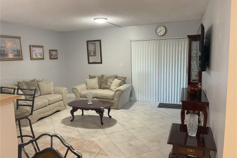 Condominio en venta en Tamarac, Florida, 2 dormitorios, 76.83 m2 № 1705191 - foto 10