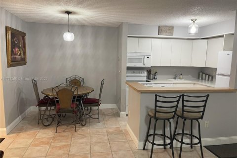 Condominio en venta en Tamarac, Florida, 2 dormitorios, 76.83 m2 № 1705191 - foto 15