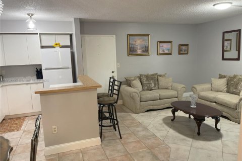 Condominio en venta en Tamarac, Florida, 2 dormitorios, 76.83 m2 № 1705191 - foto 8