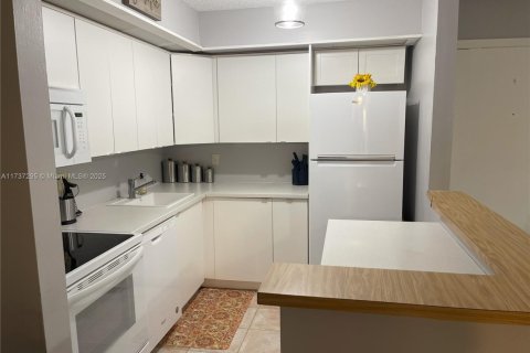 Condominio en venta en Tamarac, Florida, 2 dormitorios, 76.83 m2 № 1705191 - foto 14