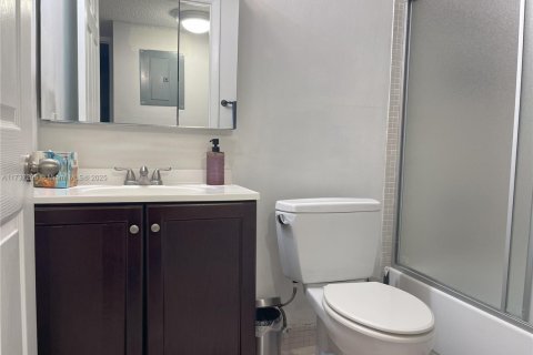 Condominio en venta en Tamarac, Florida, 2 dormitorios, 76.83 m2 № 1705191 - foto 25
