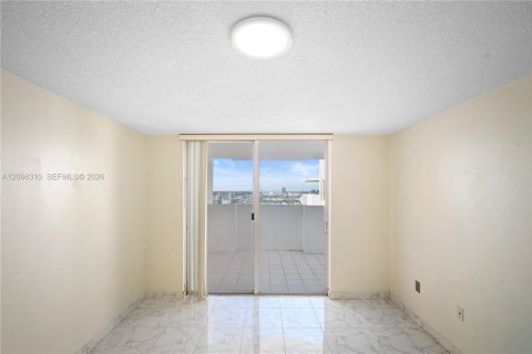 Condo in Aventura, Florida, 1 bedroom  № 2399959 - photo 25
