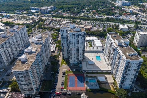 Condo in Aventura, Florida, 1 bedroom  № 2399959 - photo 28