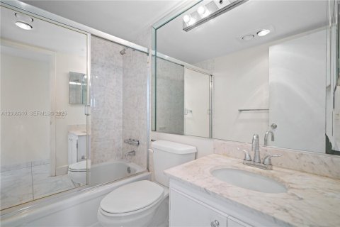 Condo in Aventura, Florida, 1 bedroom  № 2399959 - photo 16