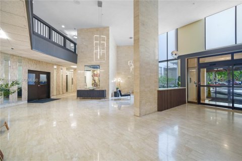 Condo in Aventura, Florida, 1 bedroom  № 2399959 - photo 5