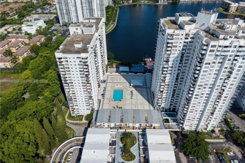 Condo in Aventura, Florida, 1 bedroom  № 2399959 - photo 30