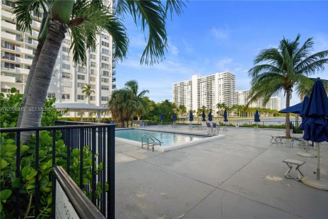 Condo in Aventura, Florida, 1 bedroom  № 2399959 - photo 29