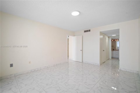 Condo in Aventura, Florida, 1 bedroom  № 2399959 - photo 19