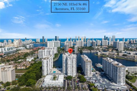 Condo in Aventura, Florida, 1 bedroom  № 2399959 - photo 3