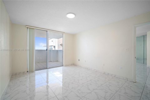 Condo in Aventura, Florida, 1 bedroom  № 2399959 - photo 18