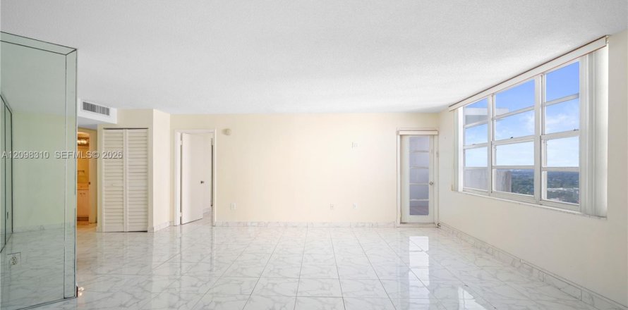 Condo in Aventura, Florida, 1 bedroom  № 2399959