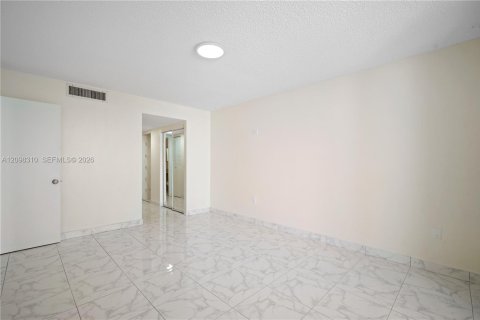 Condo in Aventura, Florida, 1 bedroom  № 2399959 - photo 20