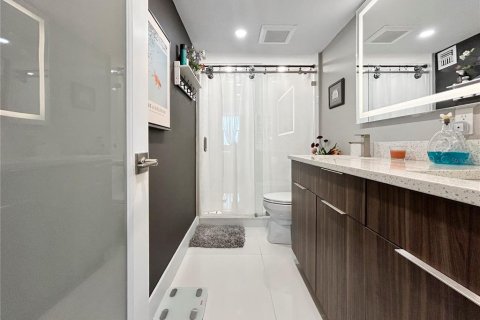 Condominio en venta en Sarasota, Florida, 1 dormitorio, 91.51 m2 № 2143404 - foto 21