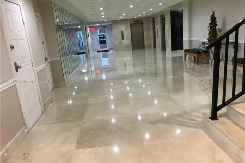 Condominio en alquiler en Miami Beach, Florida, 1 dormitorio, 101.91 m2 № 1801194 - foto 3