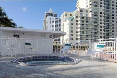 Condominio en alquiler en Miami Beach, Florida, 1 dormitorio, 101.91 m2 № 1801194 - foto 17