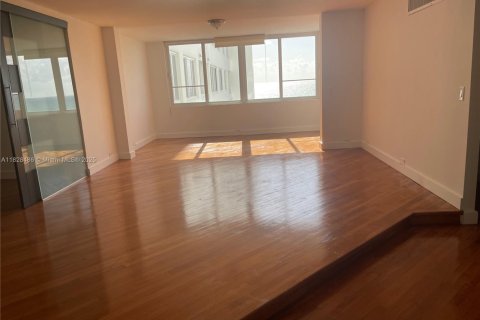 Condominio en alquiler en Miami Beach, Florida, 1 dormitorio, 101.91 m2 № 1801194 - foto 12