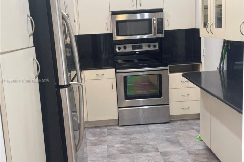 Condominio en alquiler en Miami Beach, Florida, 1 dormitorio, 101.91 m2 № 1801194 - foto 4