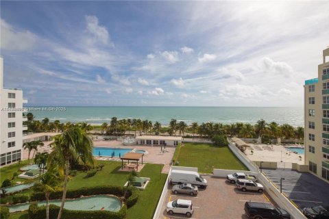 Condominio en alquiler en Miami Beach, Florida, 1 dormitorio, 101.91 m2 № 1801194 - foto 18
