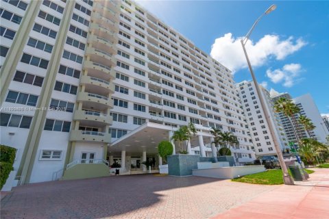 Condominio en alquiler en Miami Beach, Florida, 1 dormitorio, 101.91 m2 № 1801194 - foto 20