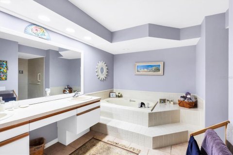 Condo in Sarasota, Florida, 2 bedrooms  № 1807188 - photo 23