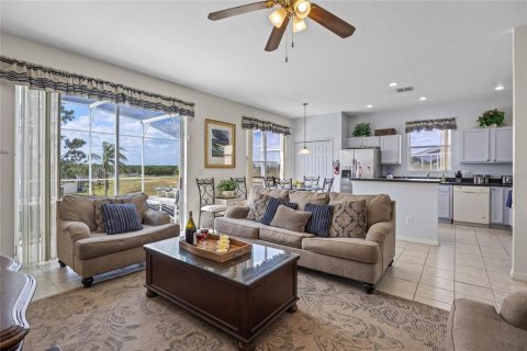 House in Davenport, Florida 5 bedrooms, 258.83 sq.m. № 1617930 - photo 23