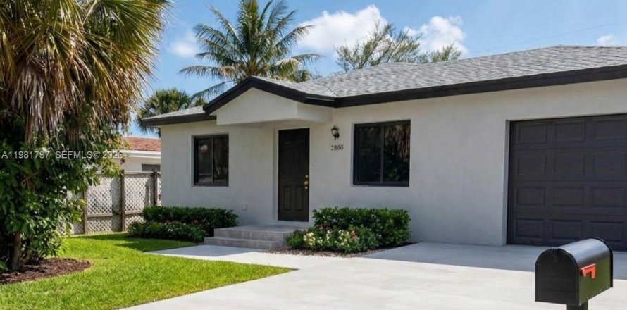 House in Fort Lauderdale, Florida 5 bedrooms, 140.47 sq.m. № 2047474