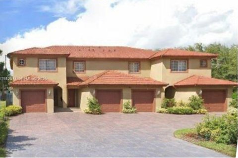 Immobilier commercial à Miami, Floride 644.56 m2 № 2080372