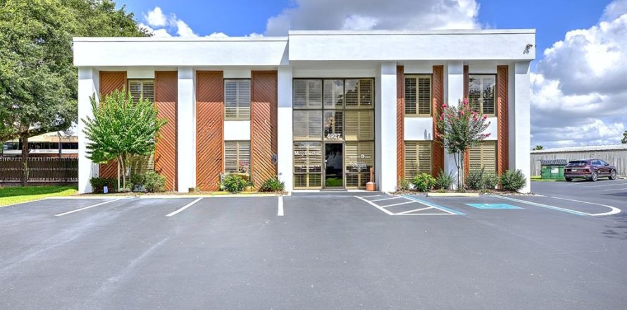 Commercial property in Lakeland, Florida 483.46 sq.m. № 2123102