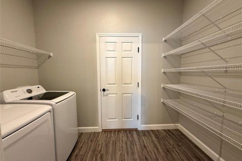 House in Winter Haven, Florida 2 bedrooms, 132.39 sq.m. № 2231286 - photo 19