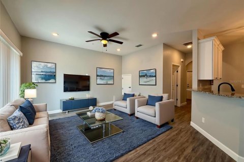 House in Winter Haven, Florida 2 bedrooms, 132.39 sq.m. № 2231286 - photo 3